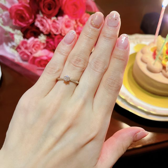 【4℃ BRIDAL(ヨンドシーブライダル)の口コミ】 結婚指輪はウェーブが良かったので、結婚指輪と合わせやすいストレートタ…