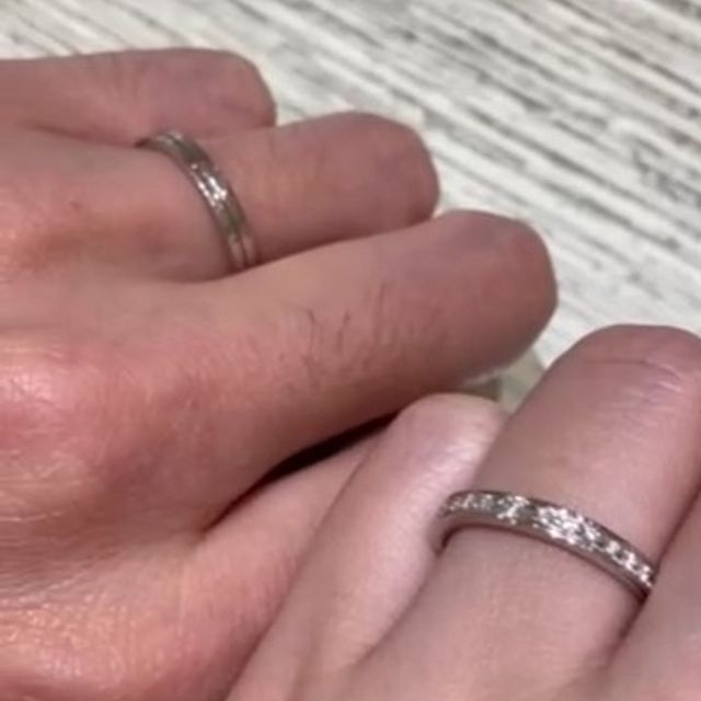 【TRECENTI(トレセンテ)の口コミ】 真ん中のダイヤと半周しているダイヤの輝きをどの角度からでも感じられる…