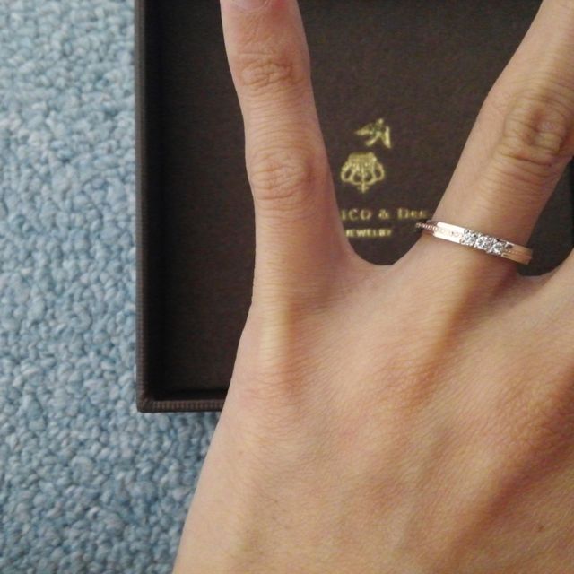 【MAGICO&Dec.(マージコアンドデコ)の口コミ】 プラチナとピンクゴールドのコンビで、ダイヤとミル打ちの入ったものを探…