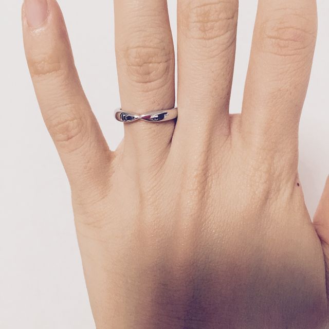 【ティファニー(Tiffany & Co.)の口コミ】 指が短く太いので、プラチナ部分がゴッツイデザインや、一般的なシンプル…