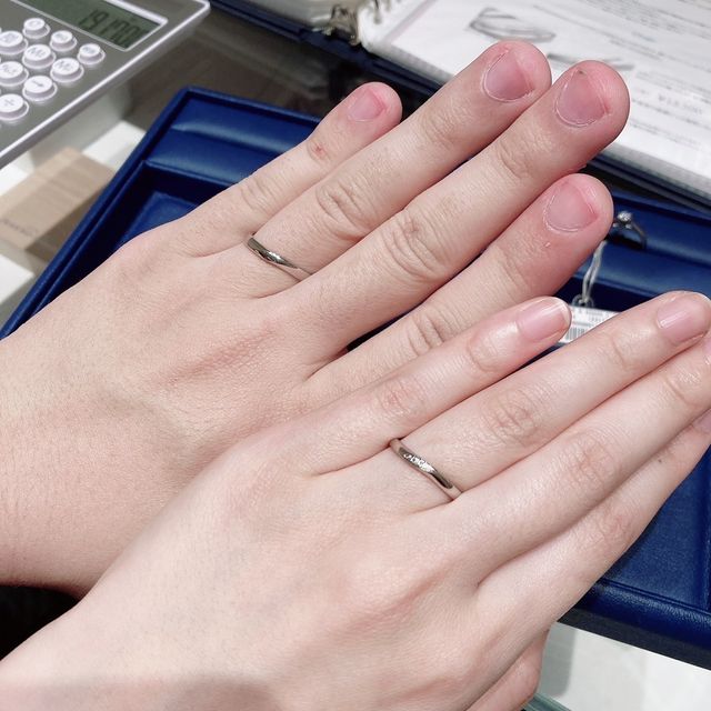 【銀座ダイヤモンドシライシの口コミ】 デザインがウェーブであったことが大きかったです。手の形からウェーブ型…