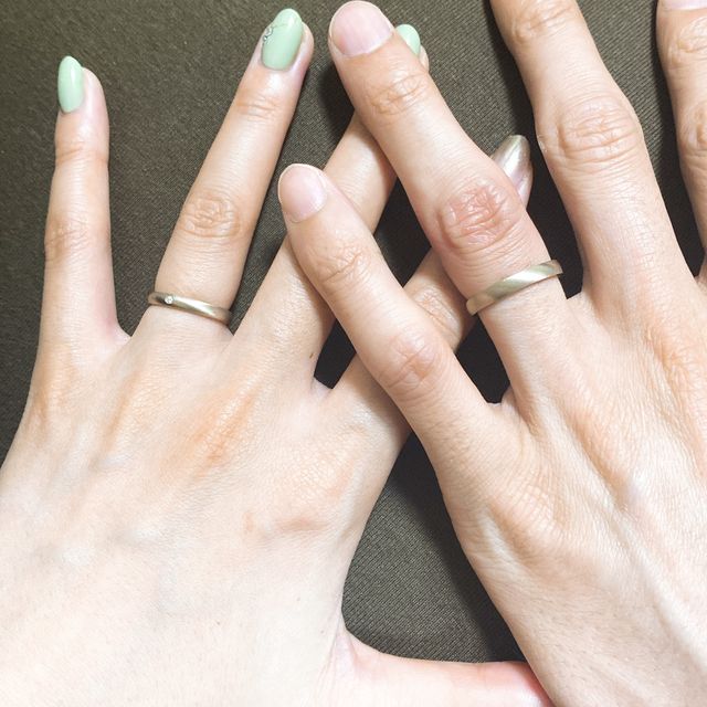 【BRILLIANCE+(ブリリアンスプラス)の口コミ】 シンプルな指輪を探しており、当初はシルバーしか頭に無かったのですが、…