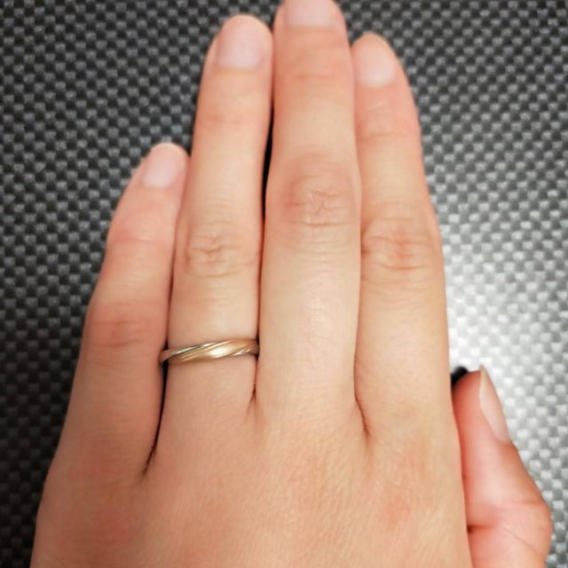 【4℃ BRIDAL(ヨンドシーブライダル)の口コミ】 ストレートとウェーブの両方の形を試着させて頂いて、私個人的にはウェー…