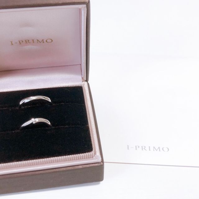 【アイプリモ(I-PRIMO)の口コミ】 一番は指輪のデザイン。すこしひねりがあるウェーブであり、指につけた時…