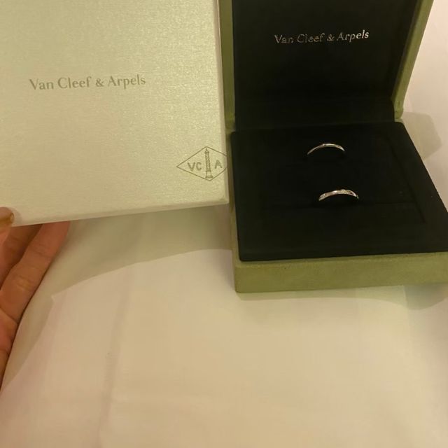 【ヴァン クリーフ＆アーペル(Van Cleef & Arpels)の口コミ】 指輪の決め手としては
まずブランドは他の人と被らないように重視しました…