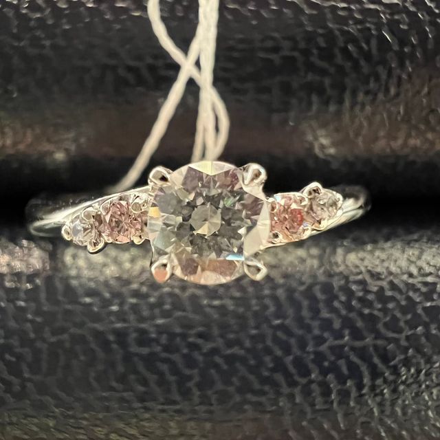 【CAFERING(カフェリング)の口コミ】 メレのピンクダイヤモンドあり・なしを選べます。なしの場合は、通常のダ…