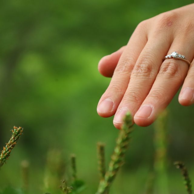 【TOMOE(トモエ)の口コミ】 1粒ダイヤも素敵で悩みました。悩んだ末、婚約指輪と主張しすぎず、何年経…