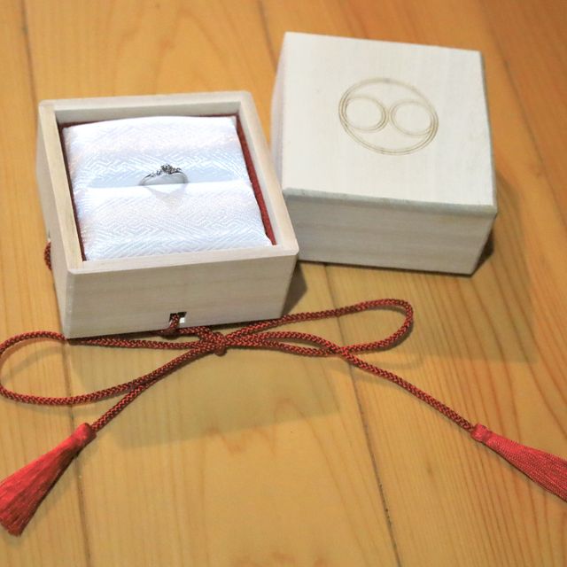 【TOMOE(トモエ)の口コミ】 1粒ダイヤも素敵で悩みました。悩んだ末、婚約指輪と主張しすぎず、何年経…