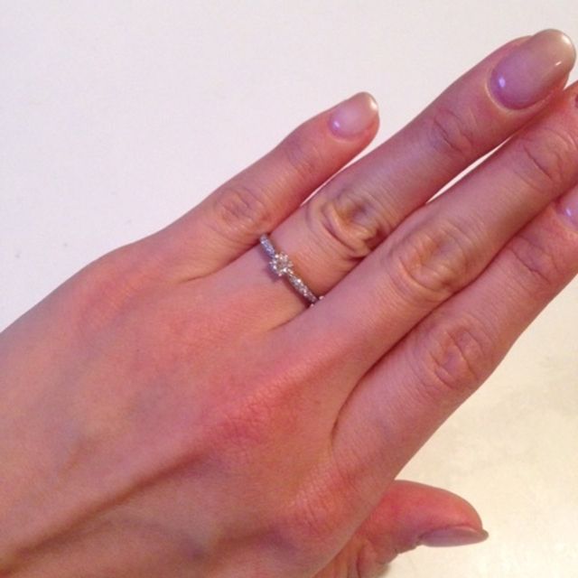 【ティファニー(Tiffany & Co.)の口コミ】 よくある一粒ダイヤの婚約指輪でなく、ハーフエタニティのデザインが良い…