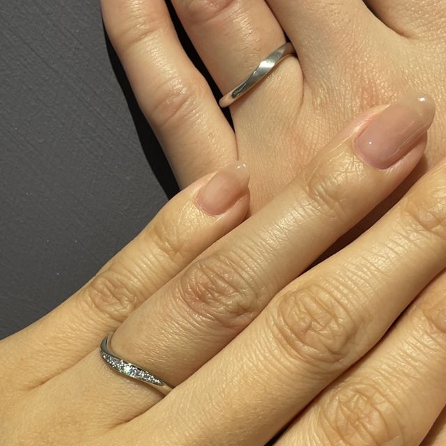 【AFFLUX(アフラックス)の口コミ】 指輪デザインとデザイナーさんの人柄です。
正直、フルオーダーはお値段が…