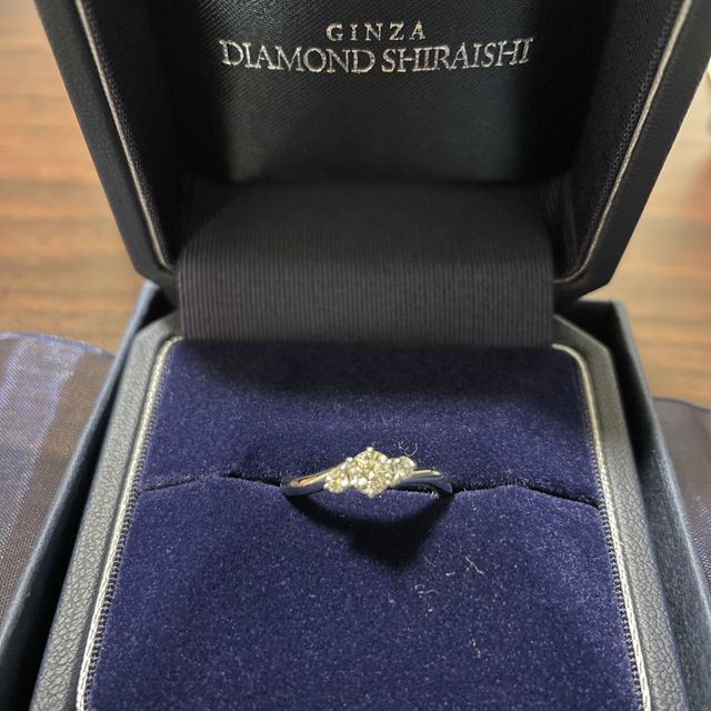【銀座ダイヤモンドシライシの口コミ】 いくつかタイプ別に試着をさせていただきまして、その中でもウェーブのデ…