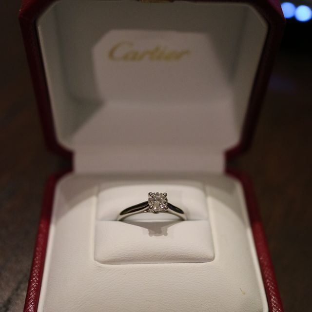 【カルティエ(Cartier)の口コミ】 シンプルだけど品のある指輪を探してました。
様々なお店で試しましたが、…