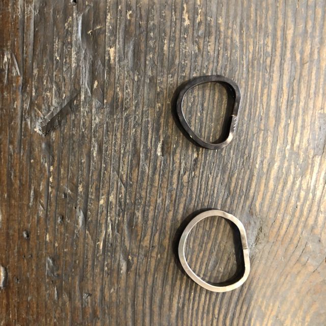 【鎌倉彫金工房の口コミ】 悩むところとしては、金属、デザイン、サイズの3点です。
金属はプラチナ…