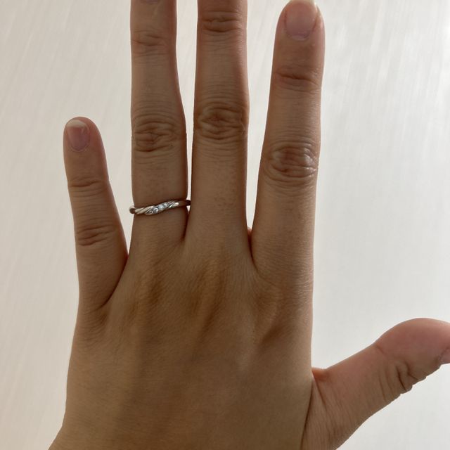 【銀座ダイヤモンドシライシの口コミ】 デザイン、着け心地重視で購入！ストーンの着いてないものとも悩みました…