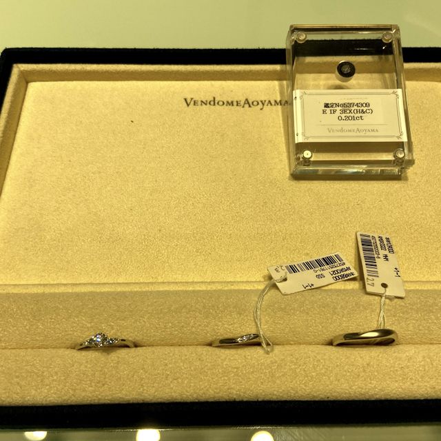 【ヴァンドーム青山(VENDOME AOYAMA)の口コミ】 指が太いので、指が綺麗になるデザインをさがしていました。こちらの指輪…