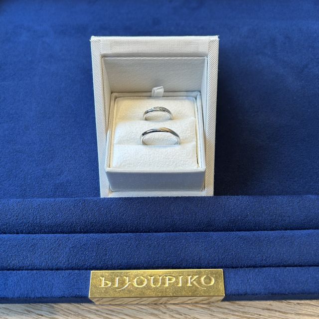 【ENUOVE(イノーヴェ)の口コミ】 ダイヤモンドが綺麗に輝くシンプルなデザインに惹かれました。360℃どこか…