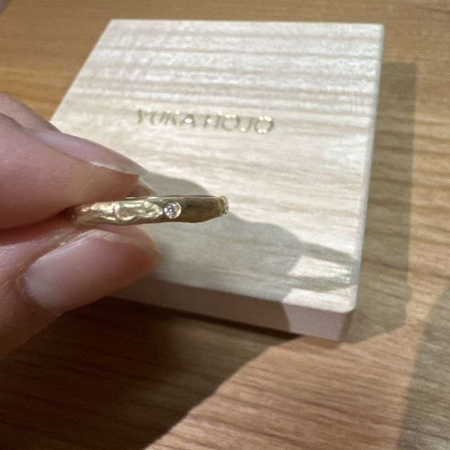 【YUKA HOJO(ユカホウジョウ)の口コミ】 SNSなどで見かけることが多く、シンプルで華やかすぎないデザインが気に入…