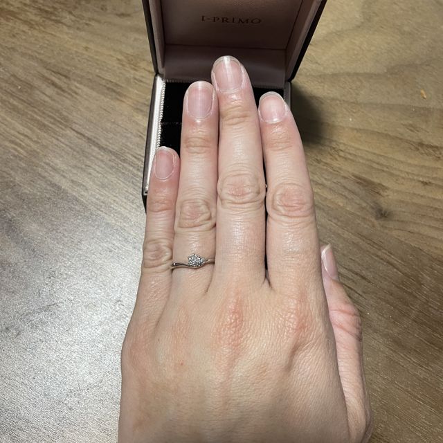 【アイプリモ(I-PRIMO)の口コミ】 婚約指輪だけど普段使いできるようなデザインを選びました。セミオーダー…