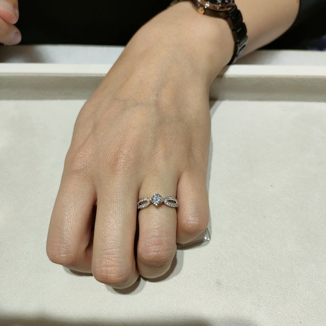 【ブシュロン(BOUCHERON)の口コミ】 こちらはBOUCHERONでは絶対ポンドゥパリが絶対いいと思いみさせてもらいま…