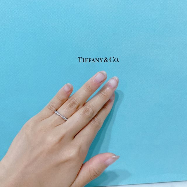 【ティファニー(Tiffany & Co.)の口コミ】 デザインがとても好みでした。また、婚約指輪がセッティングだったので同…