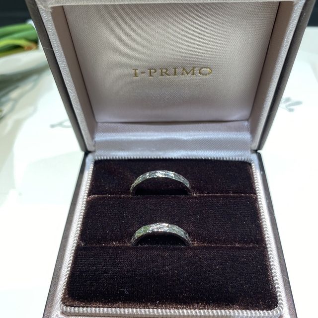 【アイプリモ(I-PRIMO)の口コミ】 最終的に2つの指輪で悩みました。しかし、この指輪は珍しい模様にダイヤが…