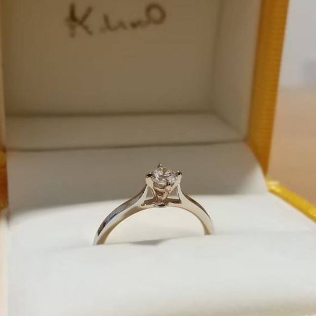【ケイウノ ブライダル(K.UNO BRIDAL)の口コミ】 ダイヤが一番気に入った。自然界の中央の大きな星と、その中にひそむ小さ…