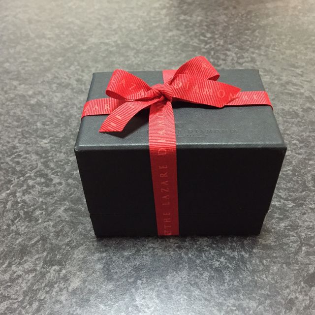 【ラザール ダイヤモンド(LAZARE DIAMOND)の口コミ】 デザインは、他社様でもあるような、ウエーブ状のリングでしたので、金額…