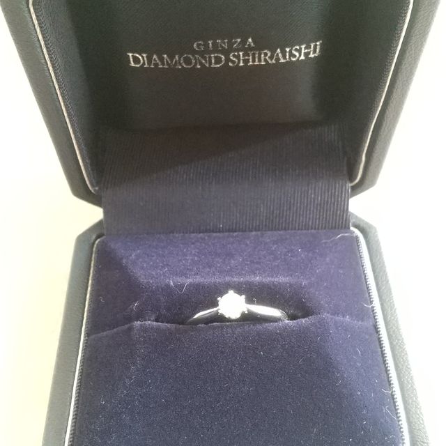 【銀座ダイヤモンドシライシの口コミ】 デザインがシンプルでつけやすいことと、結婚指輪とセットリングにもでき…