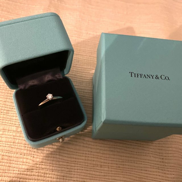 【ティファニー(Tiffany & Co.)の口コミ】 記念に残る品なので、大手のブランドを考えていました。また、ダイヤの品…