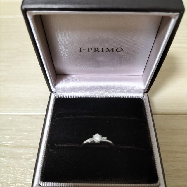 【アイプリモ(I-PRIMO)の口コミ】 指輪の全体のイメージがスッキリしてて
部分で変更が可能な為、相手の好み…