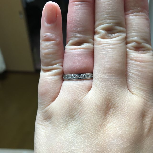 【4℃ BRIDAL(ヨンドシーブライダル)の口コミ】 ダイヤがたくさん付いているもので、手頃な値段のものを探していました。…