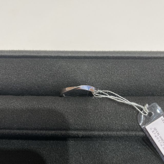 【BRILLIANCE+(ブリリアンスプラス)の口コミ】 シンプルなペアになりますが女性のはダイヤが半分入っており、大人っぽさ…