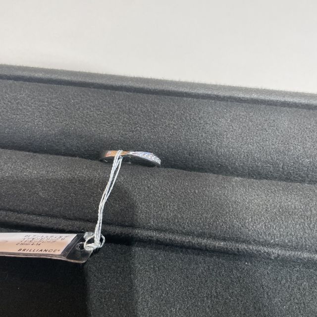 【BRILLIANCE+(ブリリアンスプラス)の口コミ】 シンプルなペアになりますが女性のはダイヤが半分入っており、大人っぽさ…