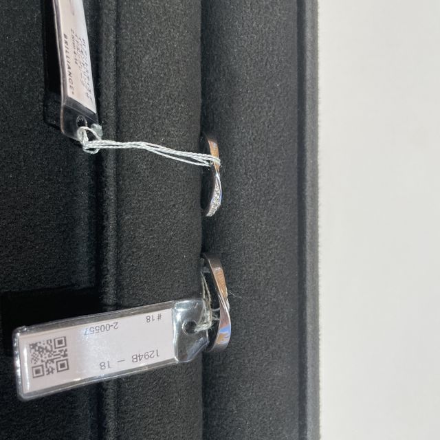 【BRILLIANCE+(ブリリアンスプラス)の口コミ】 シンプルなペアになりますが女性のはダイヤが半分入っており、大人っぽさ…