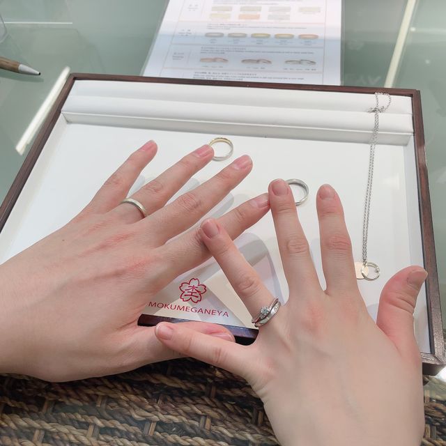 【杢目金屋(もくめがねや)の口コミ】 日本の伝統的な技法の木目金で作る指輪です。一つの鉄板から婚約指輪、夫…