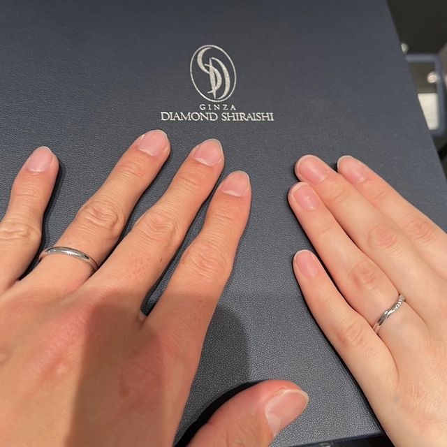 【銀座ダイヤモンドシライシの口コミ】 結婚指輪はペアのものではない人もいると言う話を聞いて、それぞれの指に…