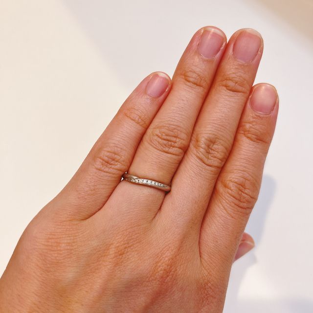 【銀座ダイヤモンドシライシの口コミ】 色々なブランドに足を運び指輪をつけ比べてみましたが、なにより指輪のつ…