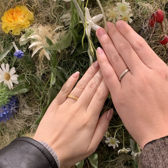【YUKA HOJO(ユカホウジョウ)の口コミ】 YUKAHOJOのWeaveの指輪は最初はマットな仕上がりだが、経年変化で表面が磨…