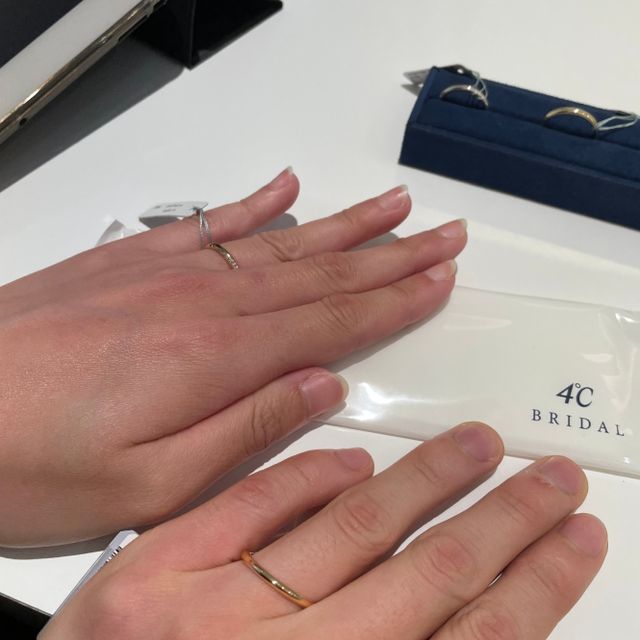 【4℃ BRIDAL(ヨンドシーブライダル)の口コミ】 一見するとシンプルなデザインのように感じますが4℃のブランドのイメージ…