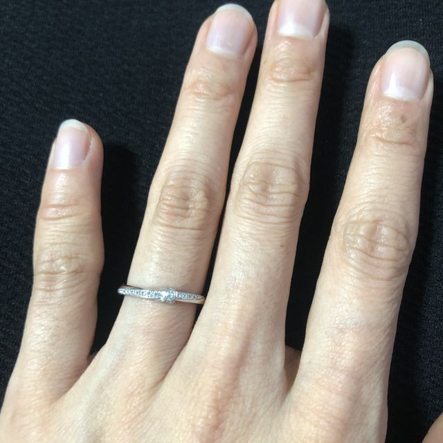 【エクセルコダイヤモンド(EXELCO DIAMOND)の口コミ】 夫の指輪のブラックダイヤモンドとデザインがカッコよくて、私が一目惚れ…