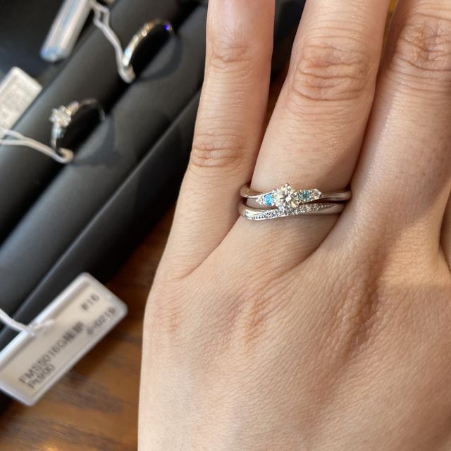 【I's stone(アイズストーン)の口コミ】 他ブランドにはない、正面に大小のダイヤモンドが4つ並んでいて、色の配置…