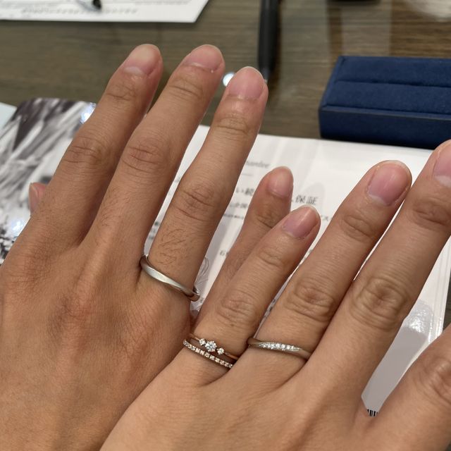 【4℃ BRIDAL(ヨンドシーブライダル)の口コミ】 男性はシンプルでカジュアルな服装にも合うものを探していて、女性はダイ…