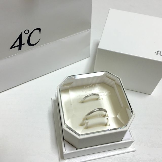 【4℃ BRIDAL(ヨンドシーブライダル)の口コミ】 ストレートデザインの細身のリングを探していて、他のブランドも何点か試…