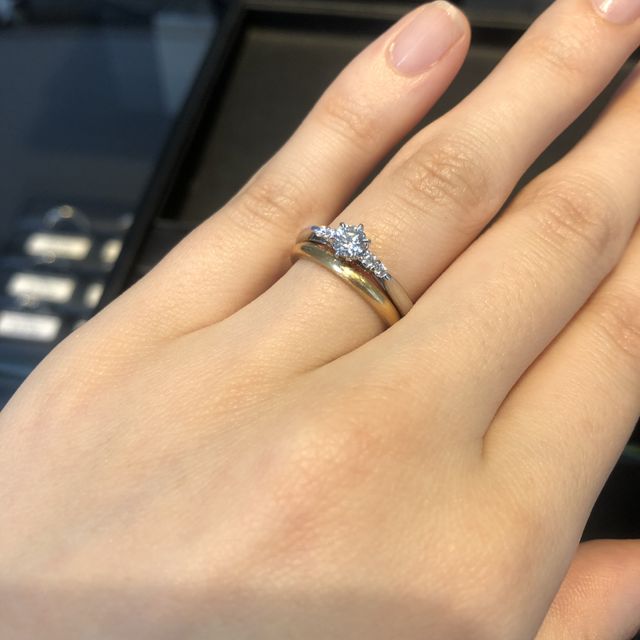 【エクセルコダイヤモンド(EXELCO DIAMOND)の口コミ】 デザインが繊細で可愛らしいです。サイドから見たところにもこだわりが詰…