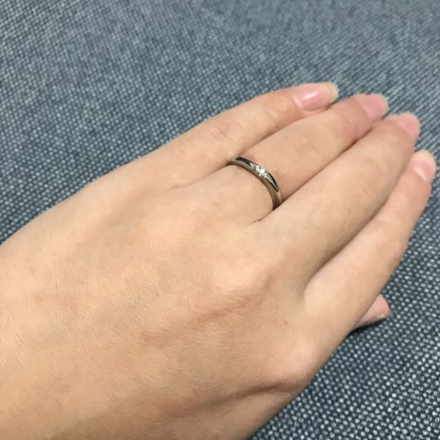 【4℃ BRIDAL(ヨンドシーブライダル)の口コミ】 指を綺麗に見せてくれる緩いウェーブと、普段使いにピッタリなさりげない…