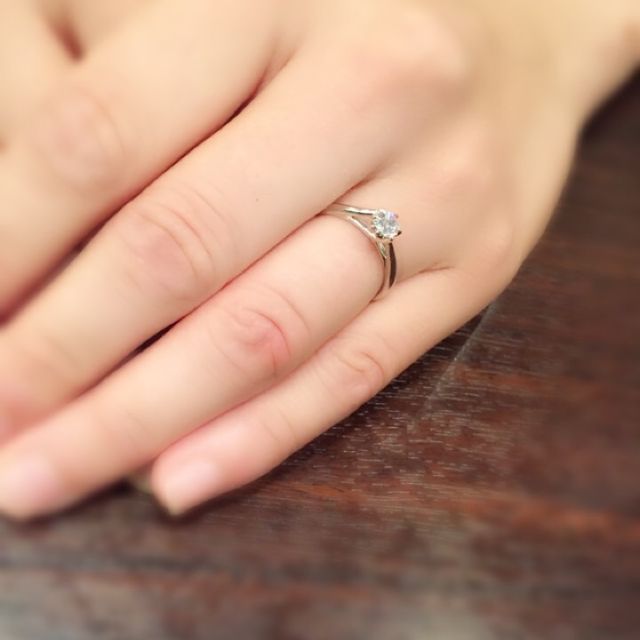 【銀座ダイヤモンドシライシの口コミ】 リングのデザインとして、シンプルながら、品があり、温かみがある指輪を…