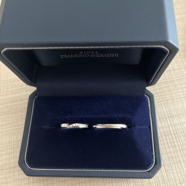 【銀座ダイヤモンドシライシの口コミ】 デザイン、価格ともにとても気に入ったので購入しました。こちらの指輪は…