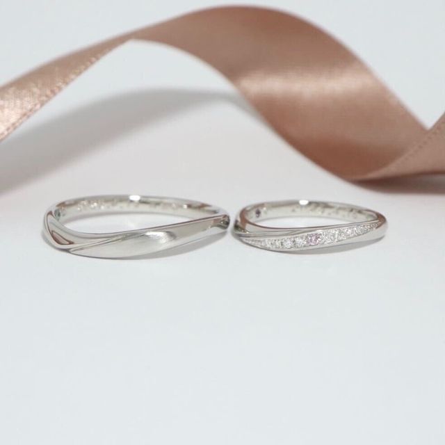 【LEGAN(レガン)の口コミ】 指輪のデザイン
お互いの気にいるものがカスタムできた為
色々と迷い考え…