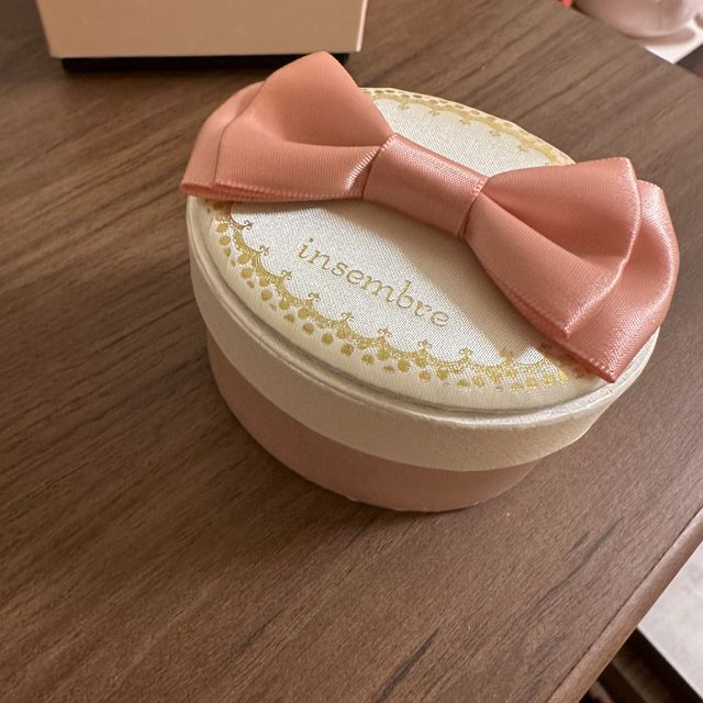 【insembre(インセンブレ)の口コミ】 デザインがシンプルでかわいいものを探していました。
ピンクゴールドは店…