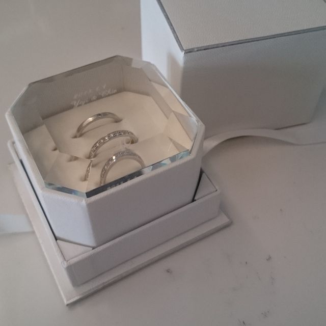 【4℃ BRIDAL(ヨンドシーブライダル)の口コミ】 シンプルなものをお互い探していて、婚約指輪と結婚指輪まとめてケースに…